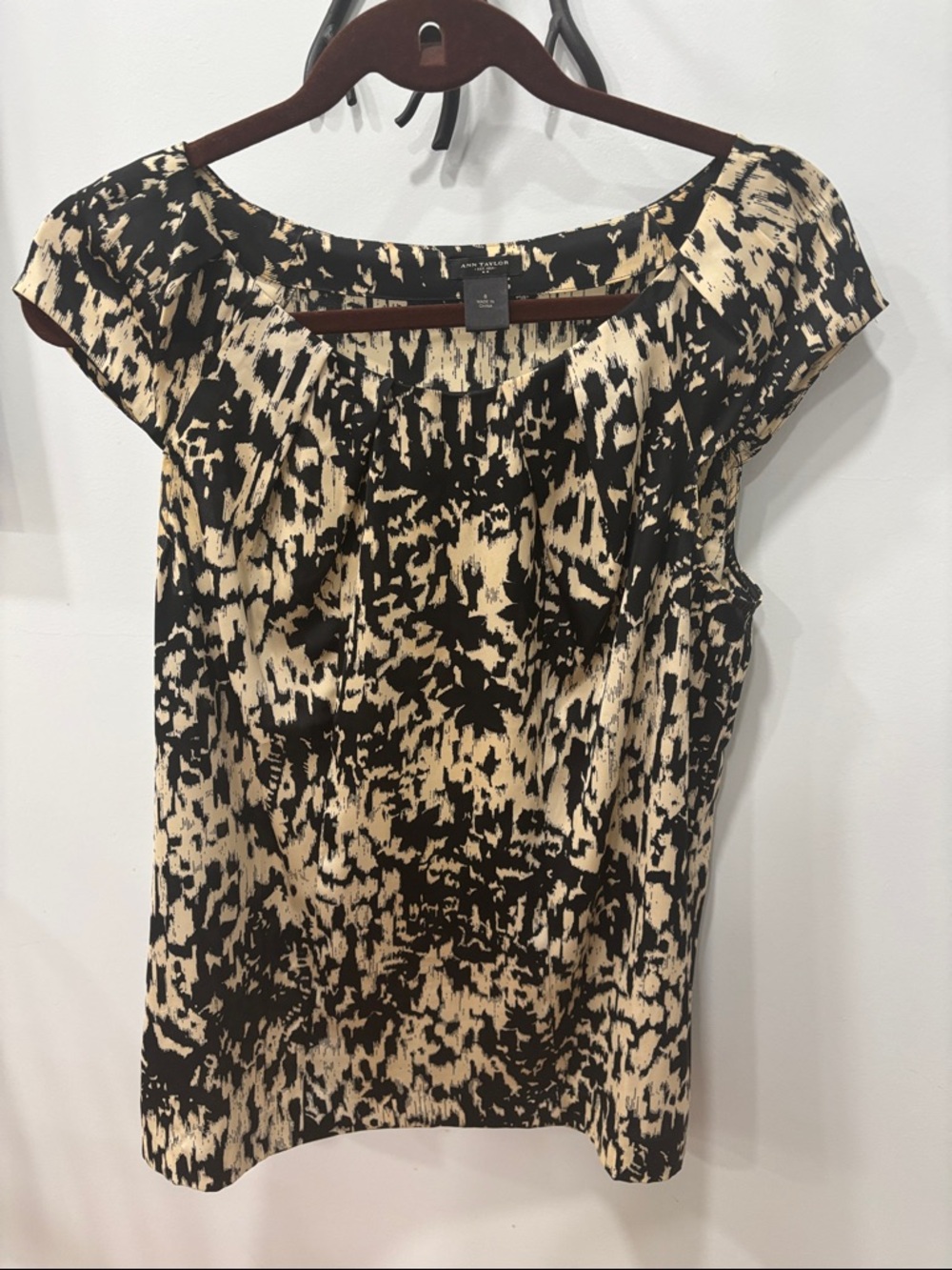 Ann Taylor Black and Cream Abstract Cap-Sleeve Blouse
